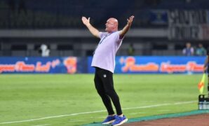 1762859649437-pelatih-persib-bojan-hodak-1755242435105_169