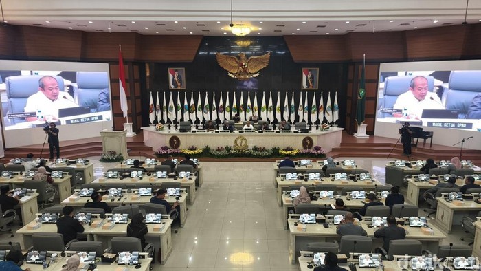 1763032497088-rapat-paripurna-dprd-jabar-1763023237739_169