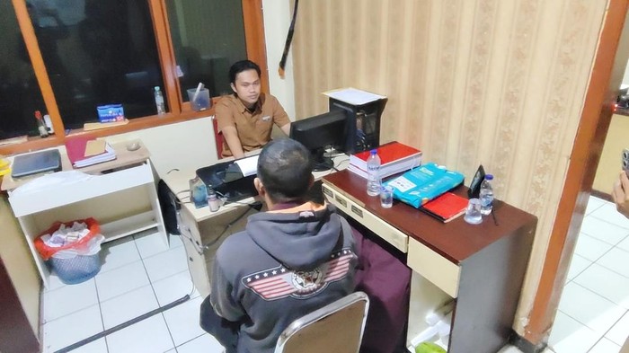 1763054130893-pelaku-pencabulan-di-kuningan-1763040238812_169