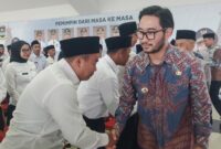 1763140618406-bupati-bandung-barat-jeje-ritchie-ismail-kukuhkan-5812-pppk-paruh-waktu-1763105596648_43