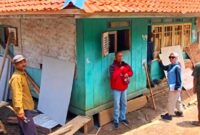 1763162008350-petugas-disperkim-kabupaten-sukabumi-memantau-perbaikan-rtlh-di-lapangan-untuk-memastikan-kualitas-pembangunan-1763105389599_169