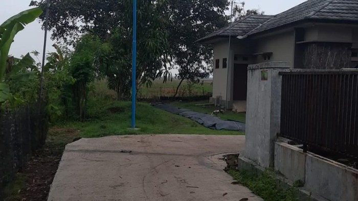 1763183600754-perbaikan-jalan-desa-di-indramayu-1763173070914_169