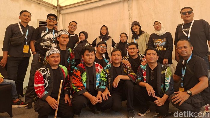 1763183774170-band-d-poek-1763108912098_169