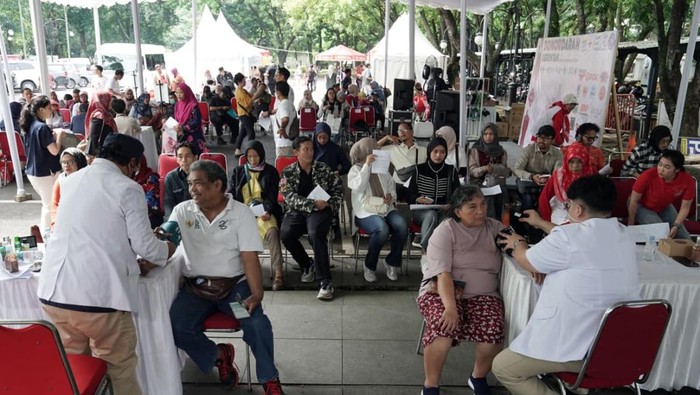 1763205208920-donor-darah-serentak-di-balai-kota-bandung-jawa-barat-sabtu-15112025-1763203401844_169