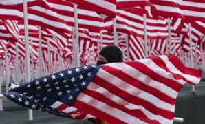 1763226822178-ribuan-bendera-as-meriahkan-pelantikan-joe-biden-4_169