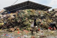 1763226924983-gunungan-sampah-kembali-hantui-pasar-induk-caringin-bandung-1758274471149_169