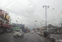 1763248439844-ilustrasi-hujan-1_169