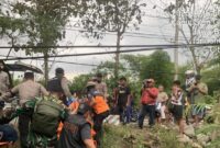 1763269977646-proses-evakuasi-kerangka-misterius-di-garut-1762754796103_169