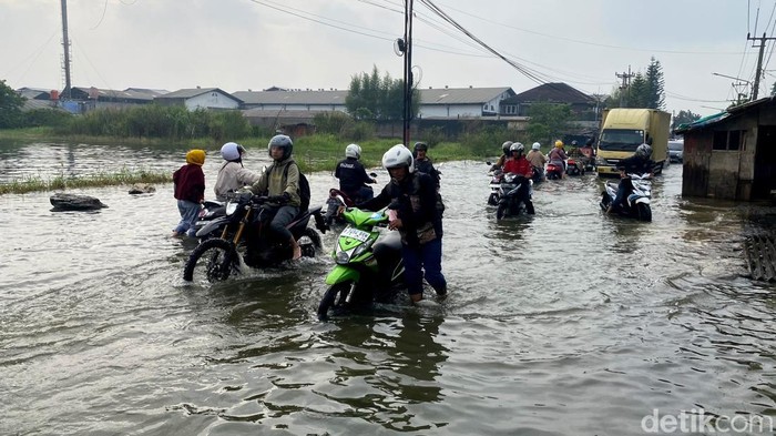 1763291581711-penampakan-banjir-di-jalan-sapan-bojongsoang-kabupaten-bandung-1762309375248_169