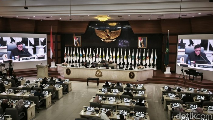 1763313180685-rapat-paripurna-dprd-jabar-peresmian-usulan-cdpob-cirebon-timur-1757480514372_169