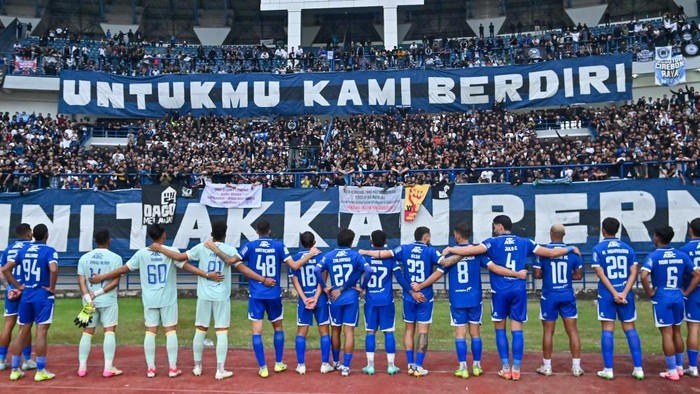 1763313280032-para-pemain-persib-bandung-1760945855508_169