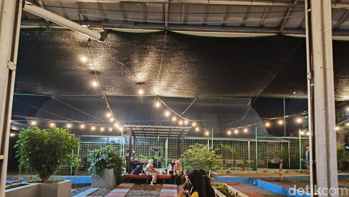 1763356342993-suasana-greenhouse-melon-premium-dan-pusat-jajan-serba-ada-desa-kasturi-1763285891475_169