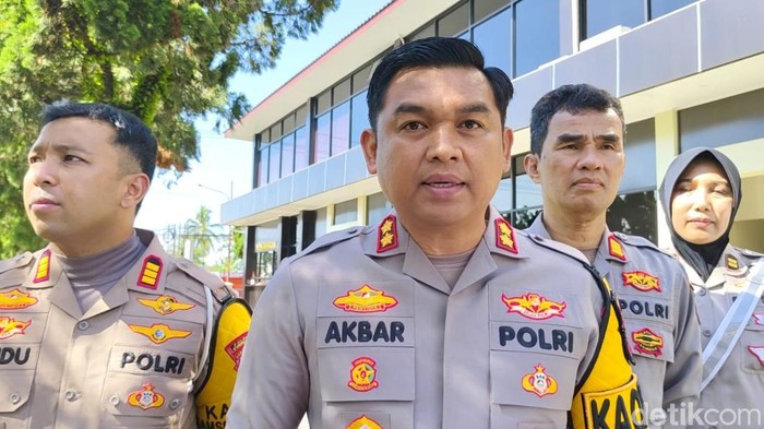 1763378197574-kapolres-kuningan-akbp-muhammad-ali-akbar-1763370510634_169