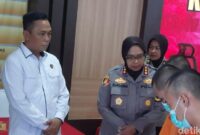 1763378268369-pelaku-pengedar-ganja-kering-di-cirebon-1763365875738_169