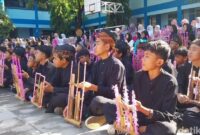 1763399733052-sejumlah-siswa-smpn-1-majalengka-sedang-memainkan-angklung-1763367102314_169