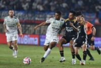 1763399808167-penyerang-persib-uilliam-barros-di-laga-persib-vs-dewa-united-1751984960533_169