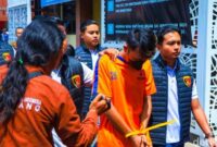 1763399820288-sesi-rilis-pengungkapan-pelaku-pengeroyokan-anak-disabilitas-di-mapolres-karawang-1763379984575_169