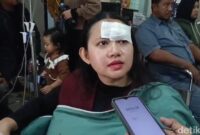 1763442840304-penumpang-yang-selamat-dari-kecelakaan-maut-di-tol-cipali-km-72-purwakarta-1763437742162_169