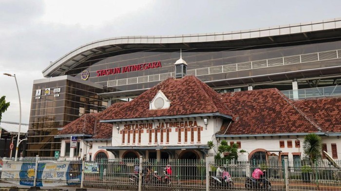 1763463876625-stasiun-jatinegara-dok-kai-daop-1-1759479302469_169
