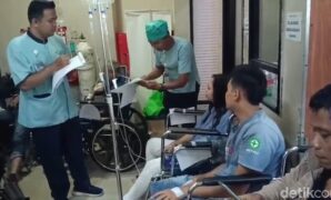 1763528668522-penumpang-yang-selamat-dari-kecelakaan-maut-di-tol-cipali-km-72-purwakarta-1763437742081_169