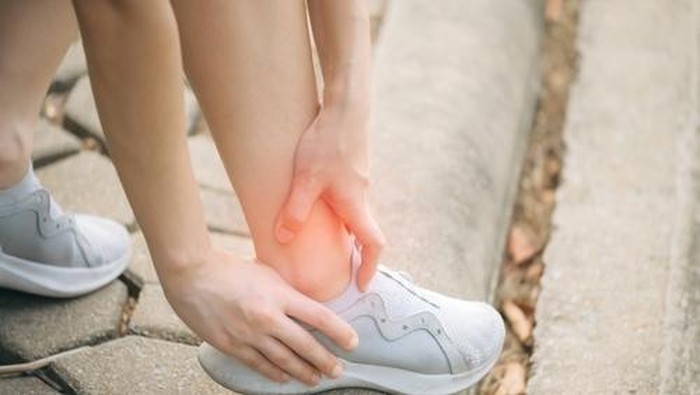 1763528687618-ilustrasi-cedera-kaki-karena-lari-1747385264044_169