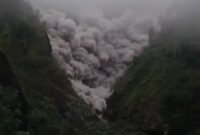 1763550263249-gunung-semeru-erupsi-dahsyat-1763548903564_169