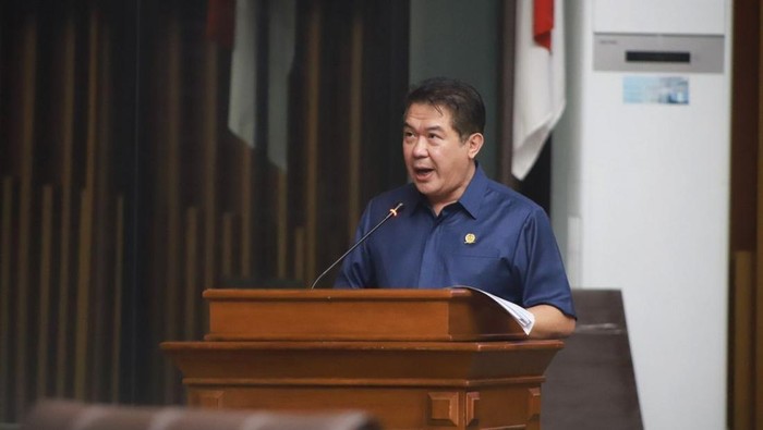 1763593463116-anggota-dprd-kota-bandung-sekaligus-wakil-ketua-pansus-raperda-pencegahan-dan-pengendalian-perilaku-seksual-berisiko-uung-tanu-1763541111935_169