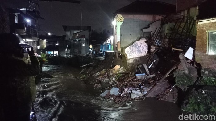 1763593467771-salah-satu-bencana-alam-yang-terjadi-di-kota-tasikmalaya-1763548179169_169