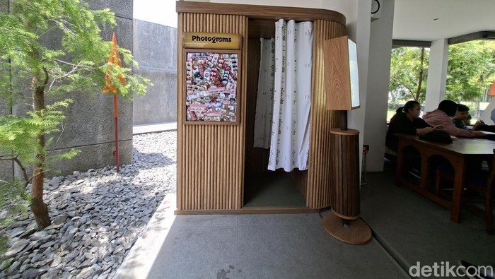 1763615117535-photobooth-di-opera-courtyard-bandung-1763536486286_169