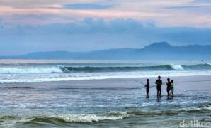 1763895880415-pesisir-teluk-palabuhanratu-hingga-karang-hawu-1763627929821_169