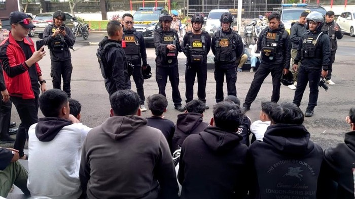 1763895888673-sejumlah-remaja-diamankan-polisi-saat-hendak-tawuran-1763865086896_169