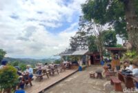 1763960677705-tempat-ngopi-di-bukit-sampalan-asri-ciamis-yang-sedang-hits-1763873816821_169