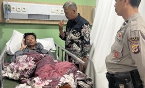 1763982265347-kakak-korban-penjambretan-diduga-dikeroyok-warga-di-sukabumi-1763972175664_169