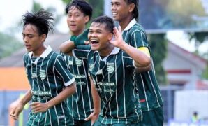 1763982265933-selebrasi-pemain-persindra-saat-menaklukkan-persima-di-liga-4-seri-1-jabar-1762165710815_43