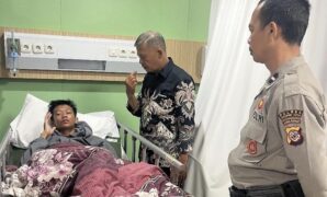 1764047078398-kakak-korban-penjambretan-diduga-dikeroyok-warga-di-sukabumi-1763972175664_43