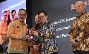 1764068659675-pemkab-ciamis-menerima-penghargaan-ikk-2025-dari-lan-ri-1764056627341_169