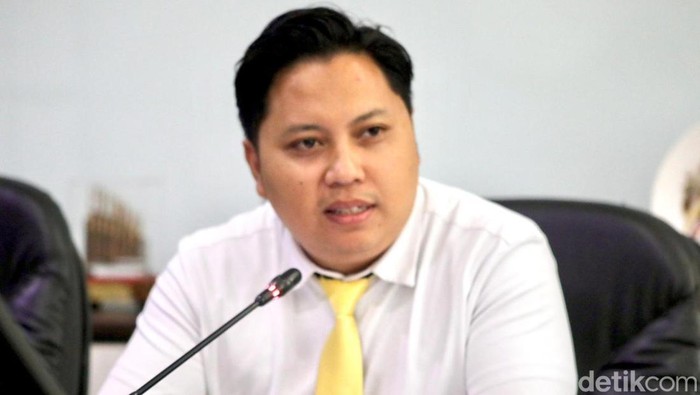 1764068665414-ketua-komisi-i-dprd-kota-bandung-radea-respati-1761615922304_169