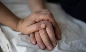 1764090271103-ilustrasi-pasien-dirawat_169