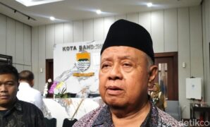 1764090276555-anggota-komisi-x-dpr-ri-habib-syarief-muhammad_169