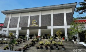 1764090283993-gedung-dprd-kota-bandung_169