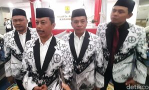 1764111863913-kepala-dinas-pendidikan-pemuda-dan-olahraga-kabupaten-karawang-wawan-setiawan-1764056210469_169