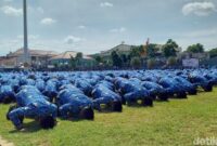 1764155076679-sujud-syukur-ribuan-pppk-paruh-waktu-di-majalengka-usai-dilantik-1764138039381_169