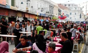 1764176667732-bayar-mahal-tapi-rasa-menunya-biasa-aja-festival-kuliner-ini-diprotes-1756803488674_169