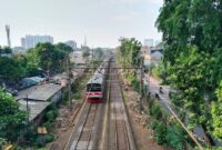 1764176683275-ilustrasi-krl-jabodetabek-harisdetikcom-1760430701202_169