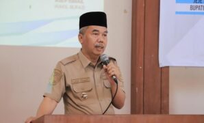 1764176687075-wakil-bupati-bandung-barat-asep-ismail-1764159576047_169