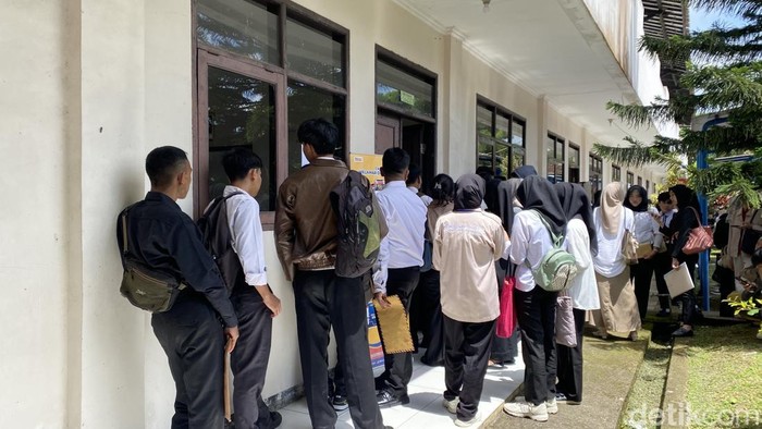 1764176688800-suasana-career-day-di-kota-sukabumi-1764139118898_169