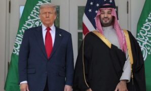 1764198258873-trump-dan-mbs-berfoto-bersama-untuk-wartawan-di-gedung-putih-1763528635636_169