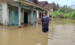 1764198262644-kondisi-banjir-di-padaherang-dan-kalipucang-pangandaran-1763972787970_169