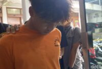 1764241470480-tampang-remaja-yang-jambret-handphone-bocah-di-sukabumi-1764227305104_169