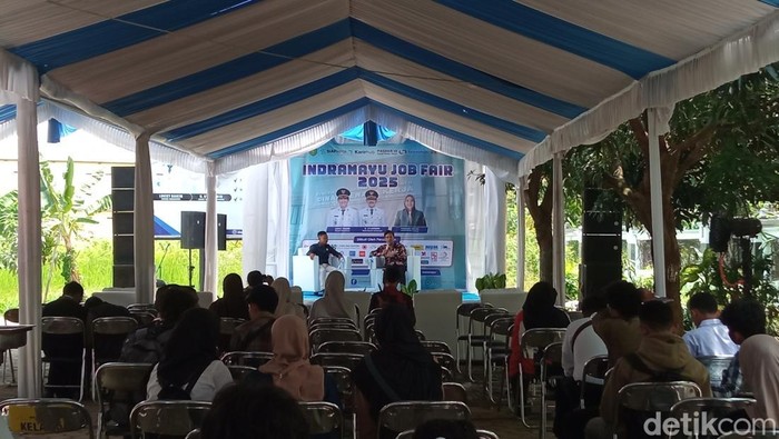 1764263055991-job-fair-di-kabupaten-indramayu-1764237889132_169